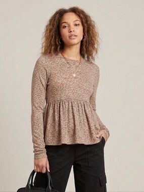GAZE - NWOT Long Sleeve Peplum Style Top